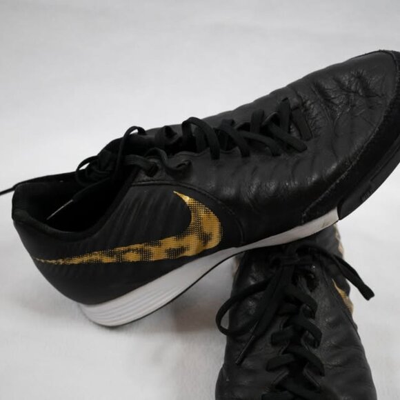 Nike Tiempo Indoor Soccer Shoes Size 8.5 Women's  Black & Gold Sports - Picture 2 of 4